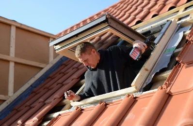Pose de fenêtres de toit Velux à Luzeret
